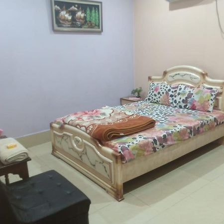 Palm Valley Hotel Sukkur Esterno foto