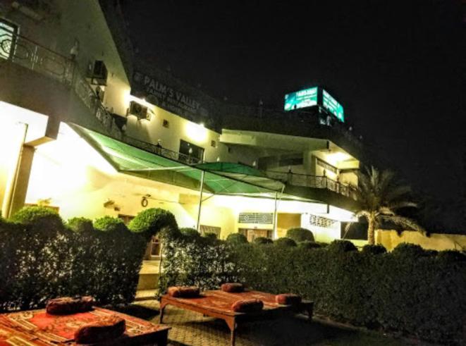 Palm Valley Hotel Sukkur Esterno foto